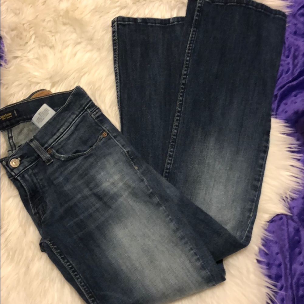 Levi 524 boot cut jean!